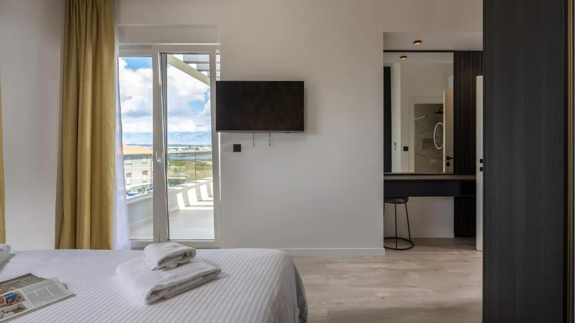 Awesome Home In Nin With House Sea View Holiday home