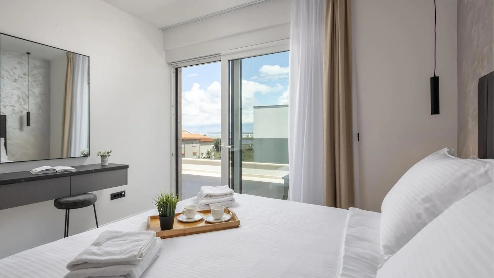 Awesome Home In Nin With House Sea View