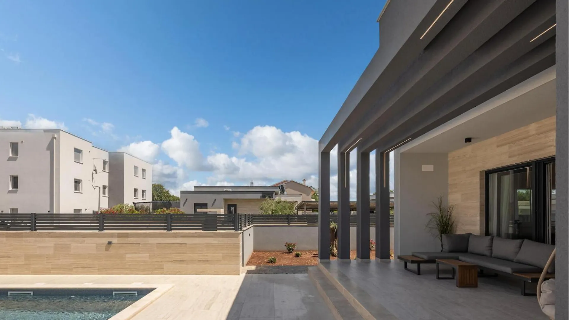 Awesome Home In Nin With House Sea View
